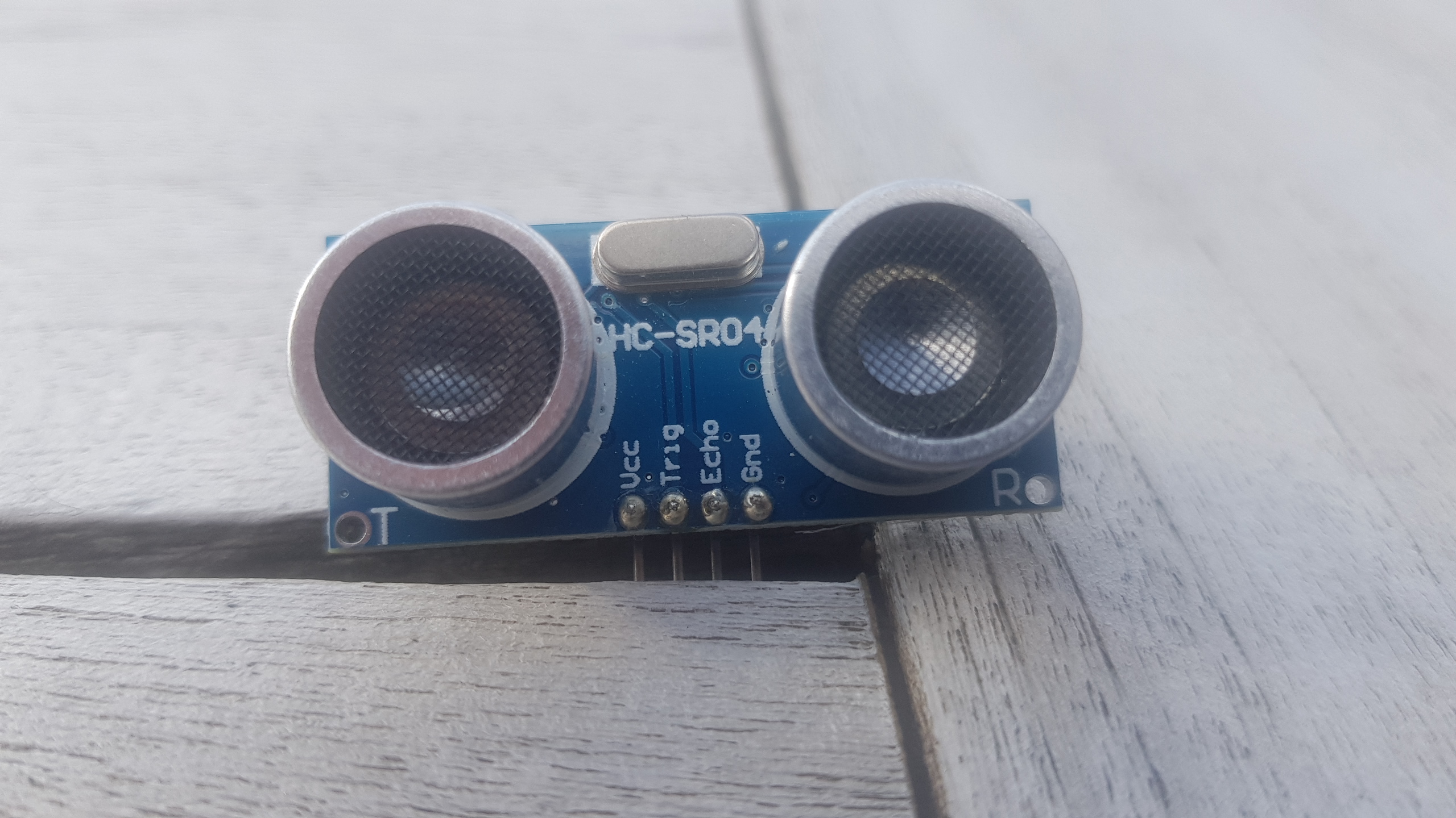 hc-sr04-distance-sensor-front